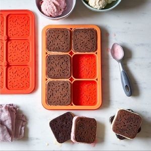 NEW Pampered Chef Silicone Ice Cream Sandwich Makers